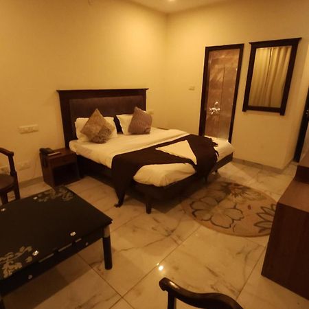 Hotel Bliss Stay Chandigarh Exterior photo